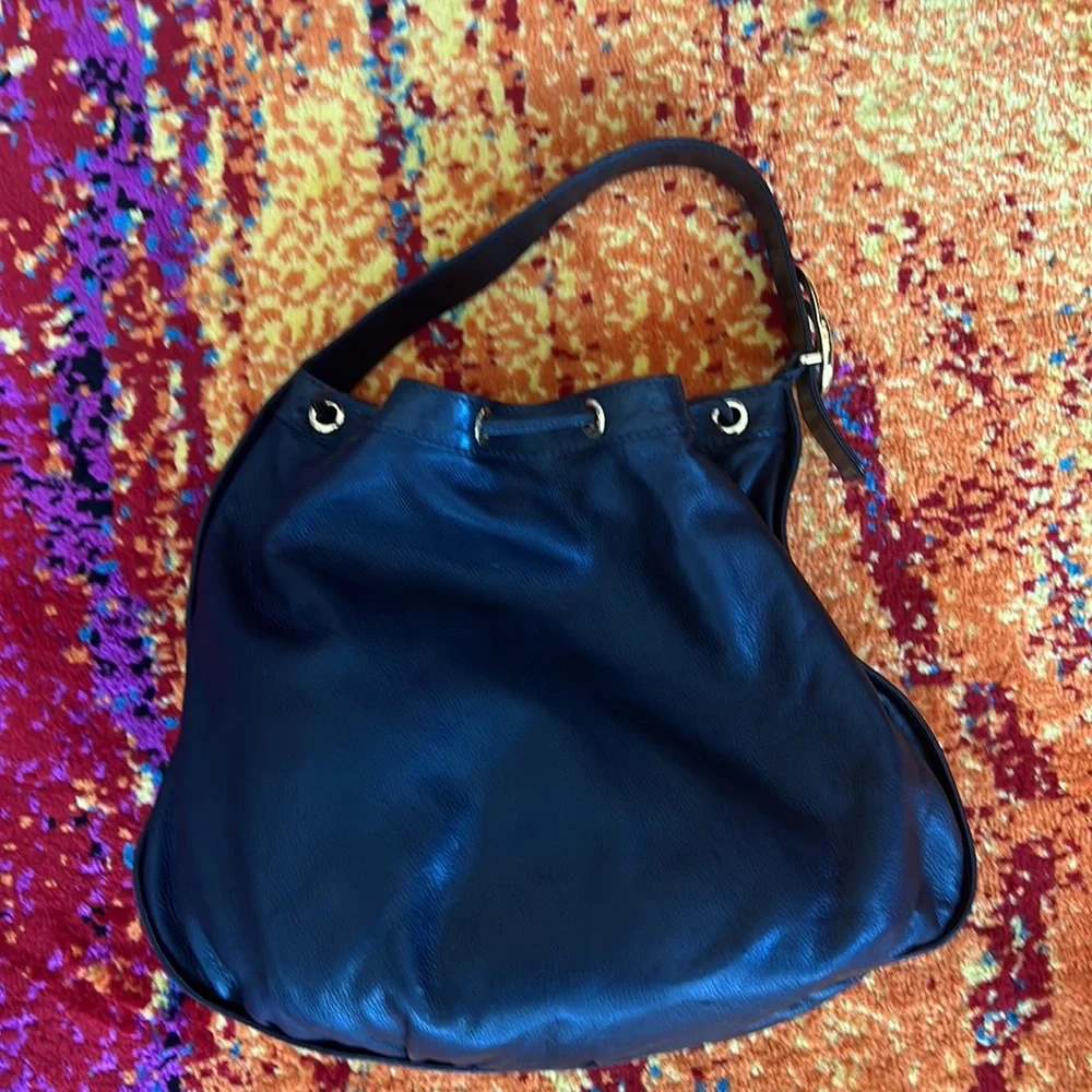 Authentic Gucci shoulder bag. - Picture 2 of 7